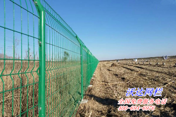 河南內(nèi)蒙古工業(yè)設(shè)計(jì)園光伏圍墻護(hù)欄網(wǎng)工程