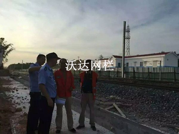 無錫贛鐵路客專刺絲滾籠項目工程圖片2