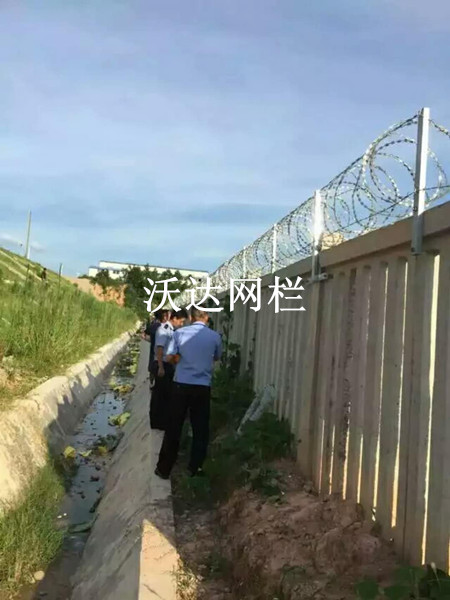 無錫贛鐵路客專刺絲滾籠項目工程圖片4