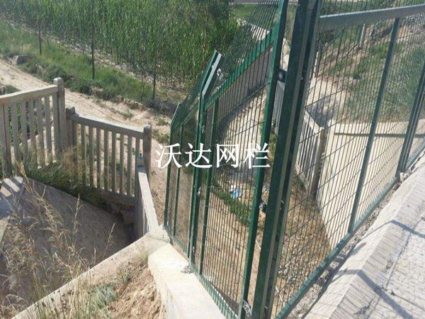 河南滬昆鐵路貴州段防護(hù)柵欄護(hù)欄網(wǎng)項(xiàng)目