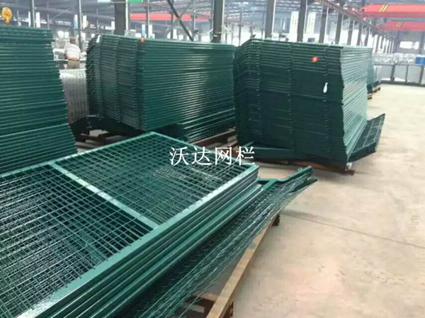 河南滬昆鐵路貴州段防護(hù)柵欄護(hù)欄網(wǎng)項(xiàng)目圖片5