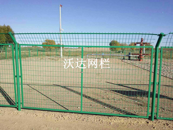 河南內(nèi)蒙古烏拉特中旗油井護(hù)欄網(wǎng)工程
