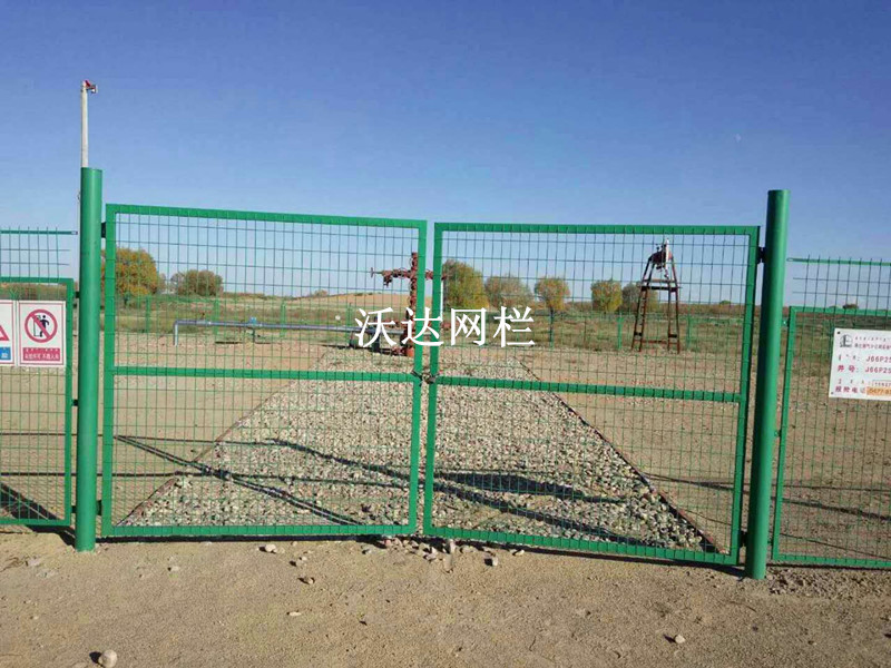 山東內(nèi)蒙古烏拉特中旗油井護(hù)欄網(wǎng)工程圖片2