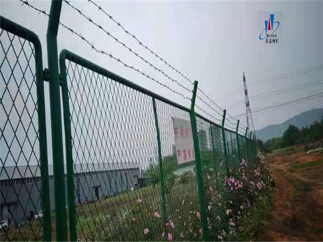 河南鋼板網護欄圖片3